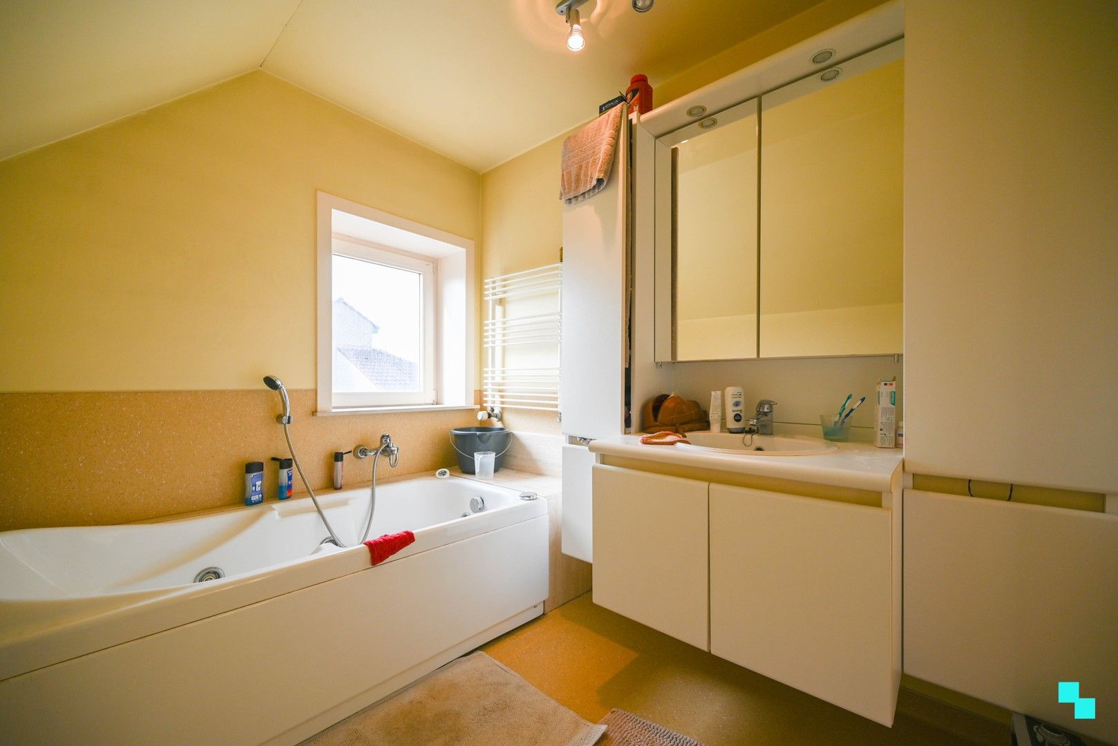 Alleenstaande, te renoveren villa in residentiële buurt foto 20