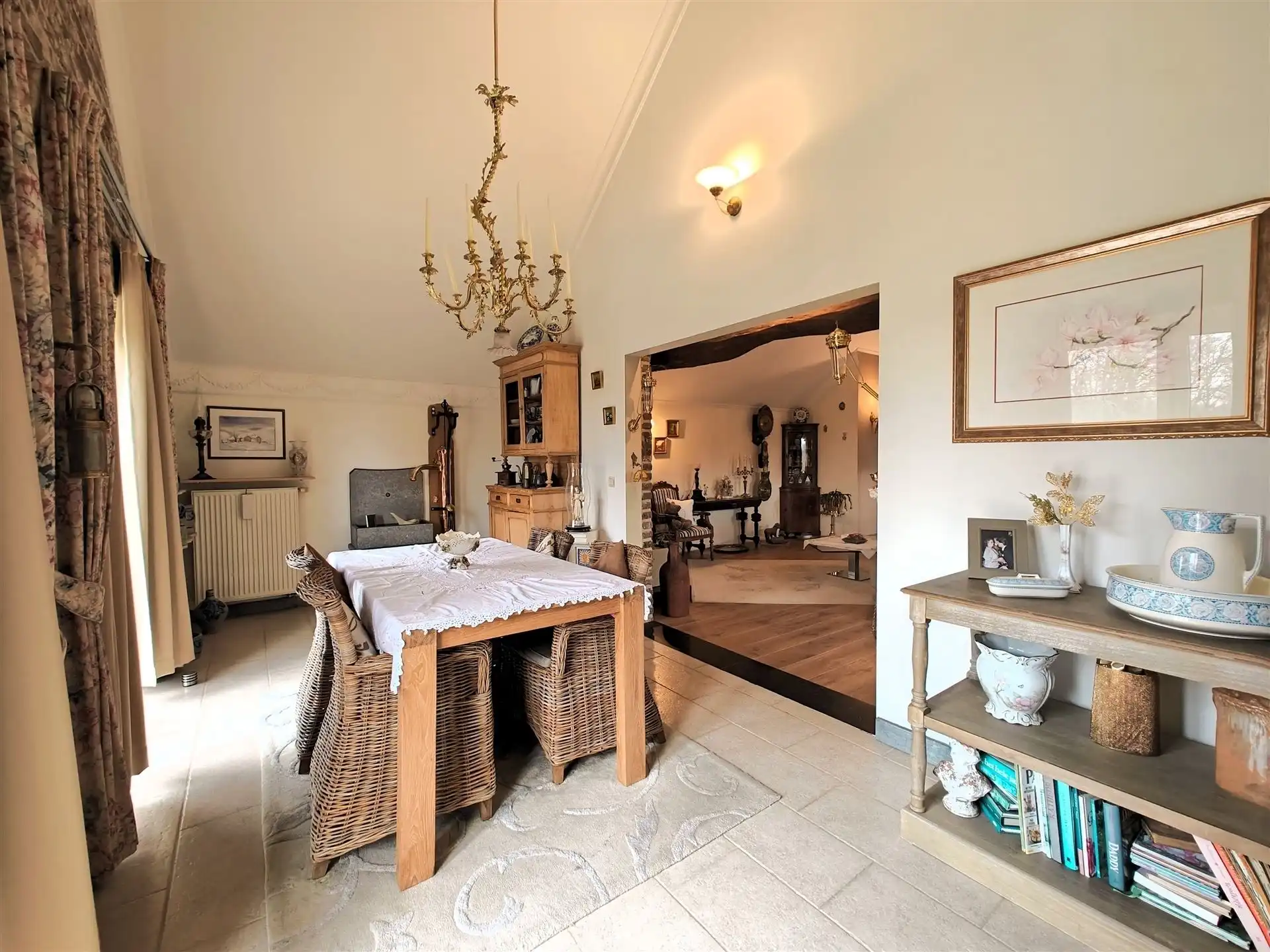 Ruim en karaktervol appartement van 190m² in het charmante Maasdorp Vucht! foto 5