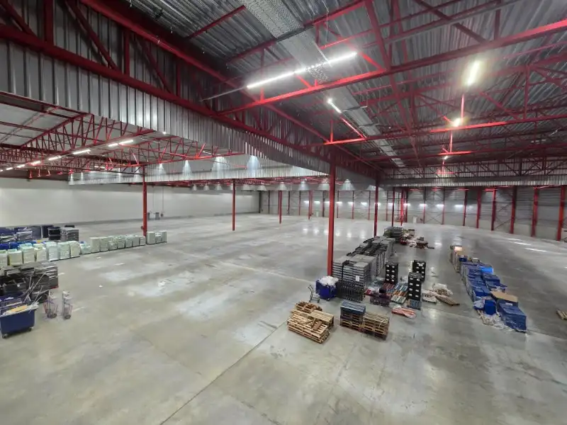 Logistiek gebouw te huur foto 2