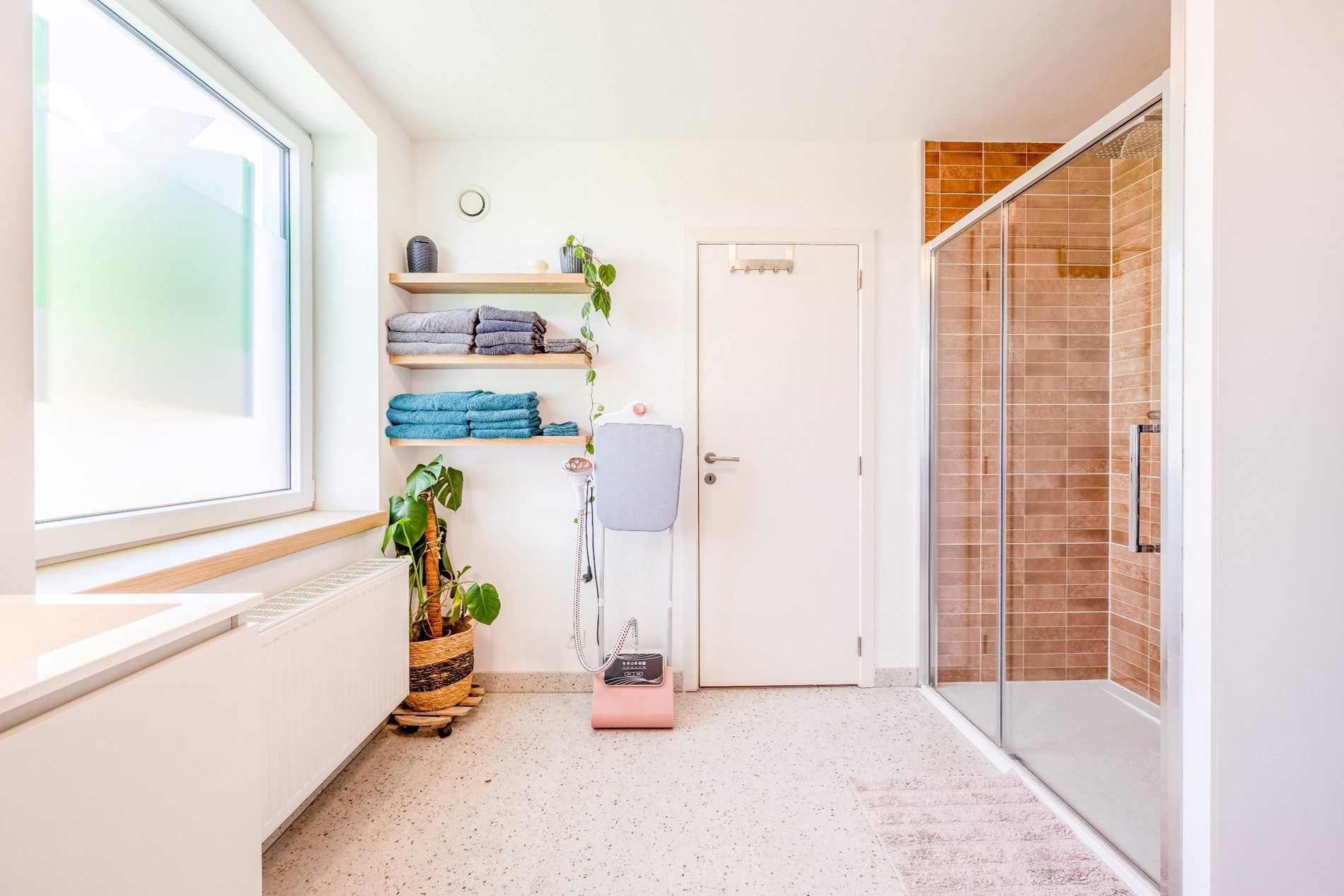 PRACHTIG VERNIEUWDE WONING MET AUTOSTAANPLAATS foto 10