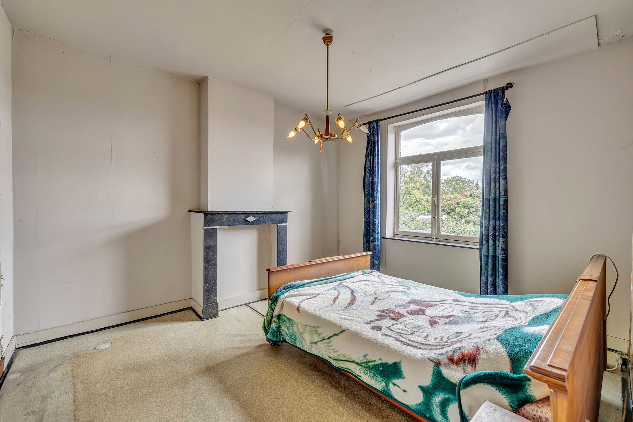 Charmante te renoveren woning met 4 slpks en tuin foto 15