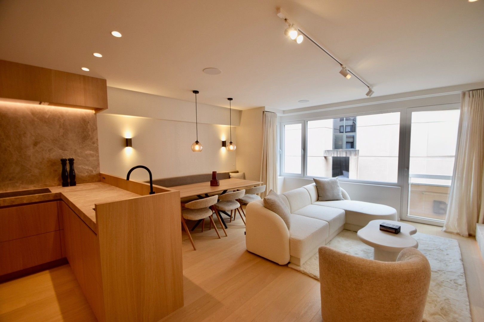 Gerenoveerd appartement met 3 slaapkamers in het centrum van Knokke op 3 stappen van de zee. foto 4