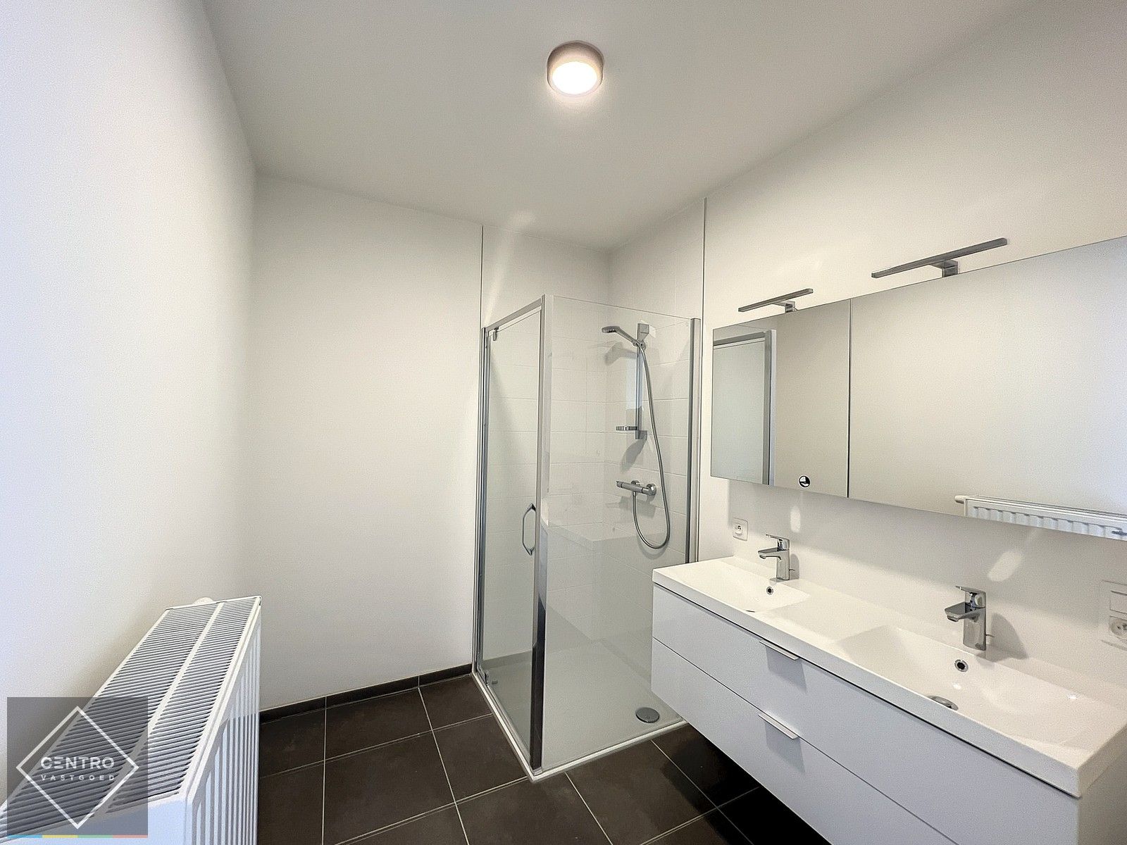 NB-appartement (103m²) met RUIM zonneterras (26m²) pal in het CENTRUM van Kortrijk ! Aankoop aan 6% BTW mogelijk! foto 23