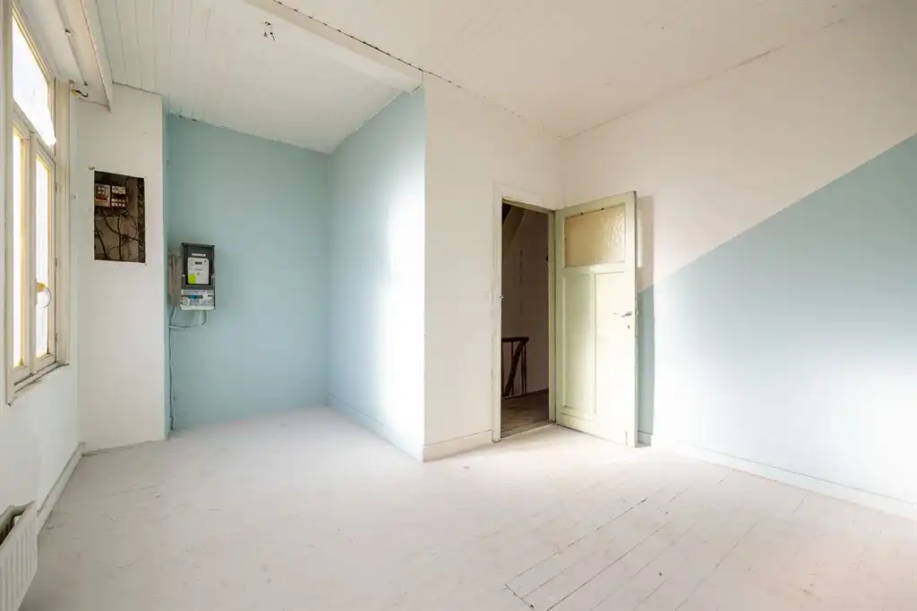 Te renoveren woning met grote tuin foto 15