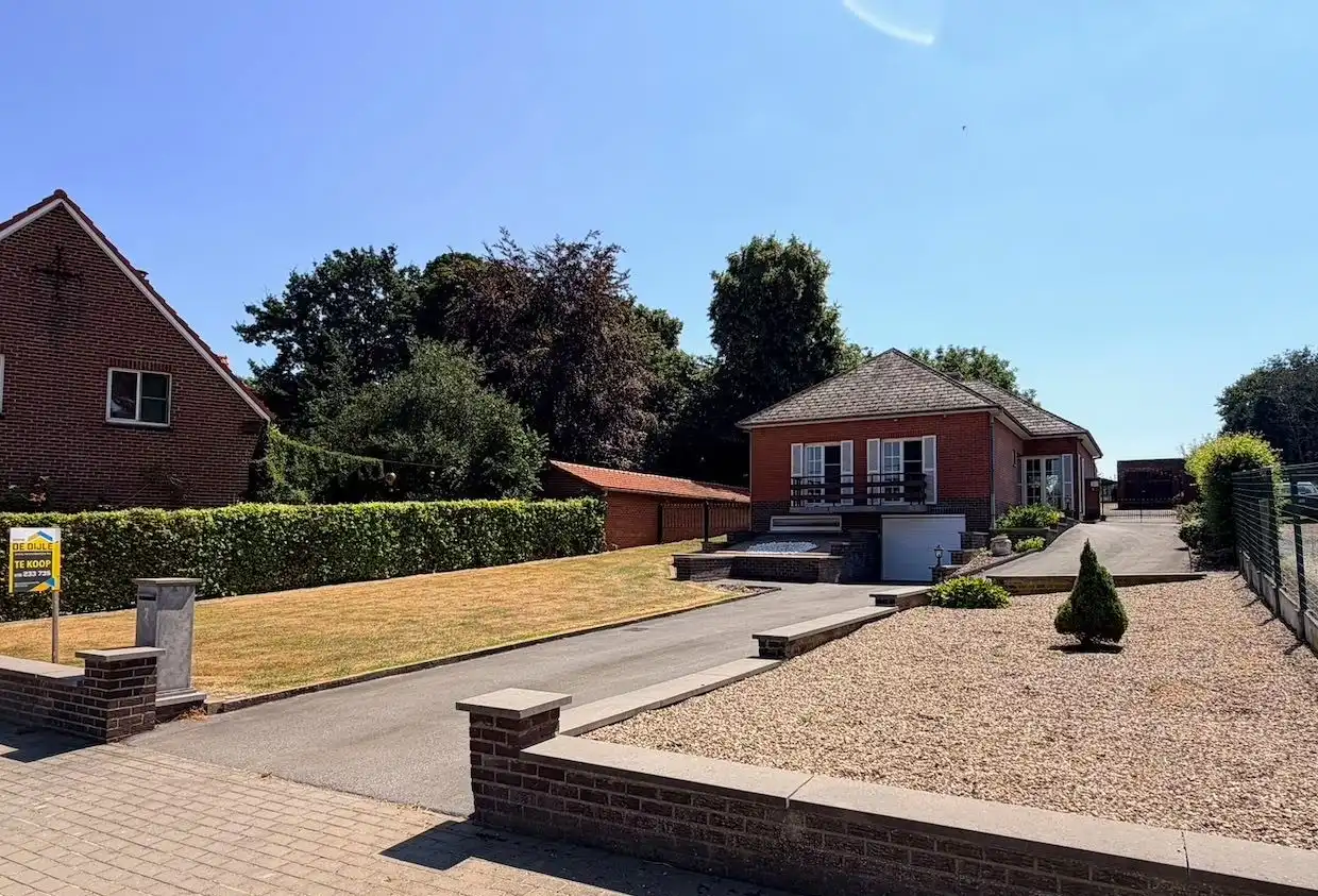 Hoofdfoto van de publicatie: Rustig gelegen open bebouwing met volledige onderkeldering en ruime tuin in Boutersem