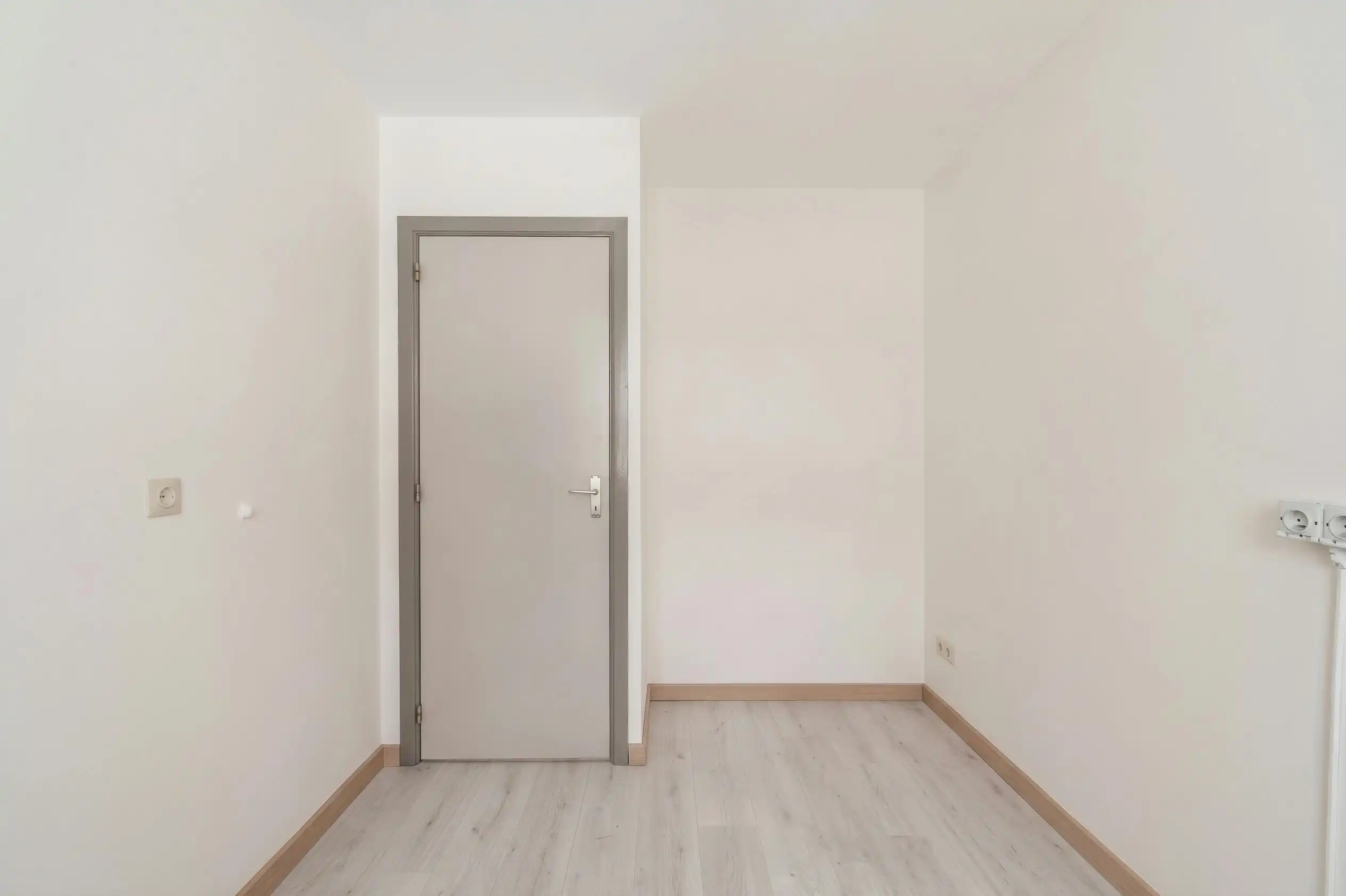 Centraal gelegen 2 slaapkamer appartement vlakbij de Zeedijk foto 16