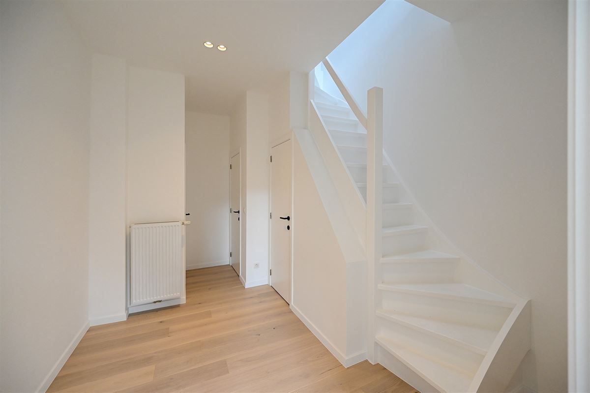 Volledig gerenoveerde opbrengsteigendom met 2 vergunde duplex-appartementen  foto 17
