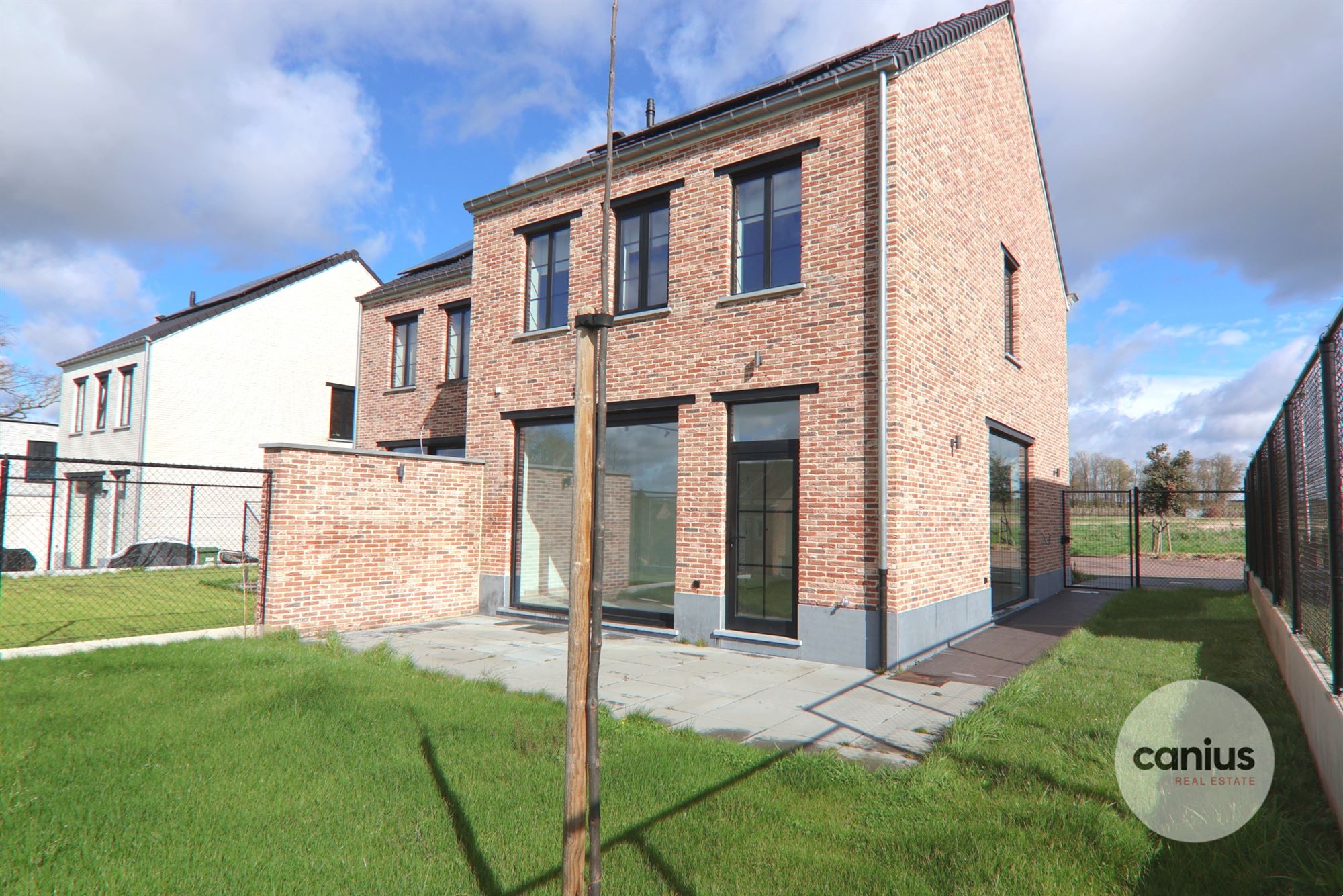 RUSTIG GELEGEN WONING MET 3 SLKS foto 16