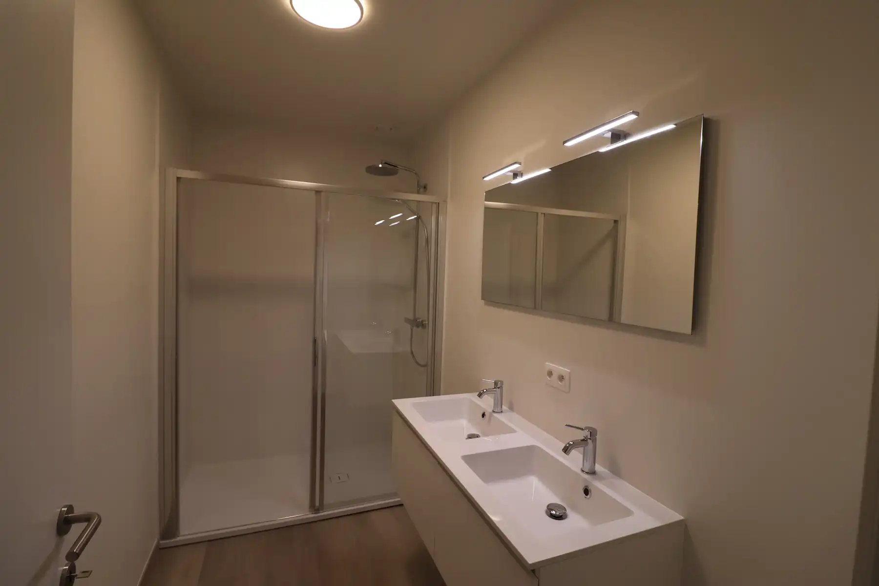 2-Slaapkamer-appartement (BEN) op de 1ste verdieping met lift, terras, ondergrondse autostaanplaats en kelderberging. foto 9