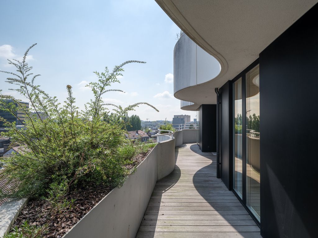 Luxueus en lichtrijk 2-slaapkamer appartement met ruim terras foto 2