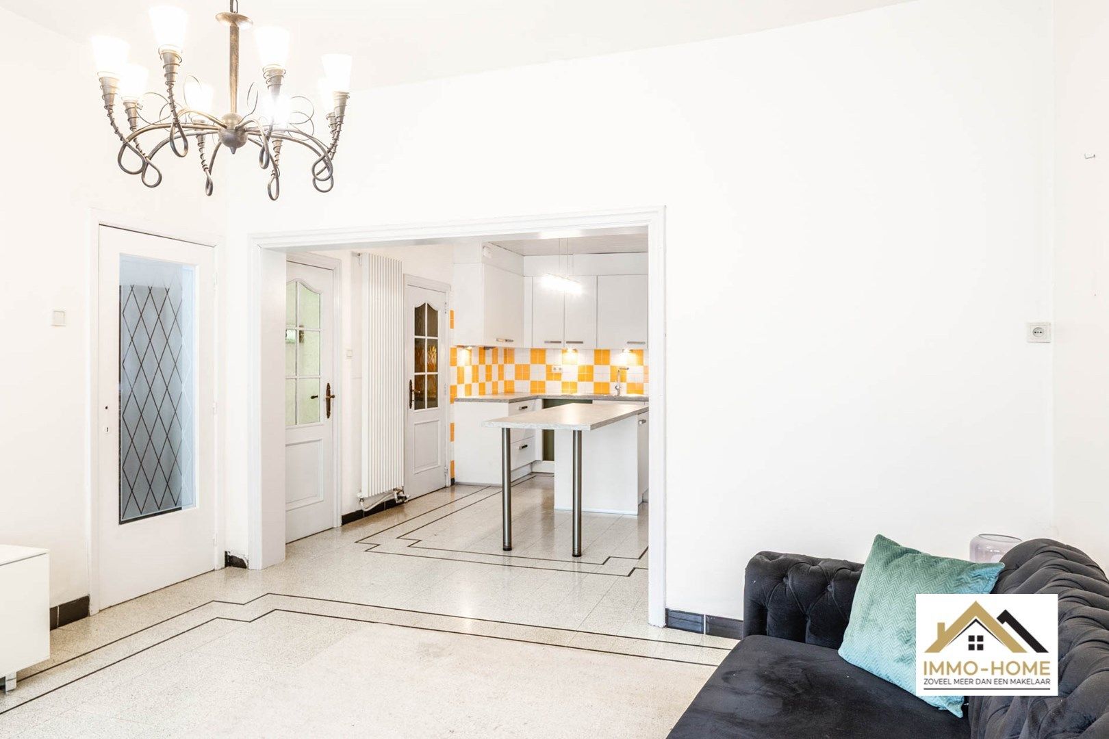 Zeer ruime woning met veel potentieel!  foto 3