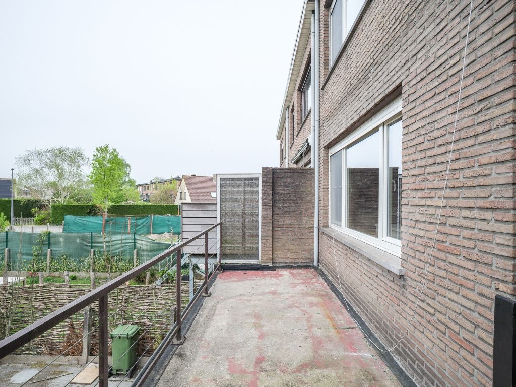 Merelbeke – op een boogscheut van Gent. Gunstig gelegen bel-étage woning (EPC B) met 4 kamers en een aangename tuin op een perceel van 245 m2. foto 8