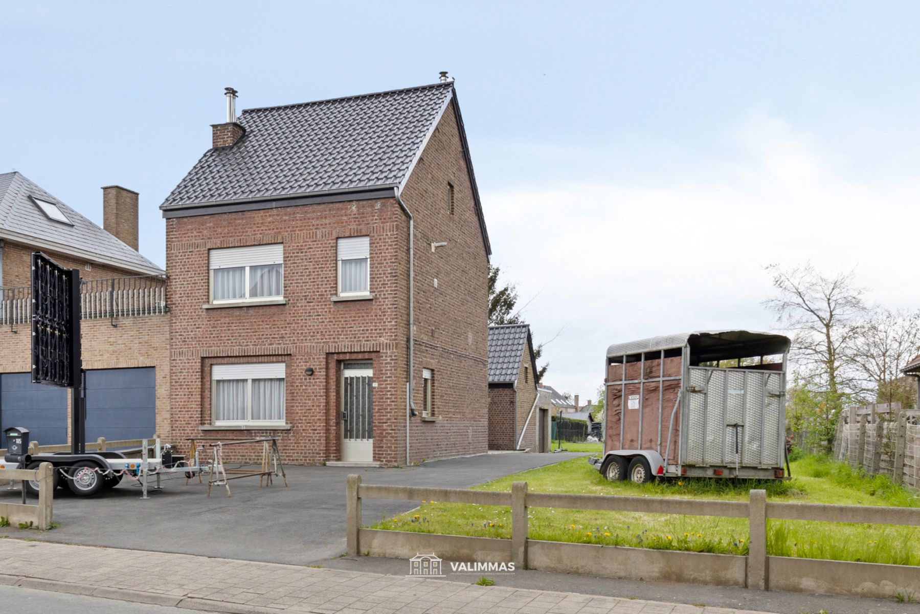 Hoofdfoto van de publicatie: Verzorgde driegevelwoning met garage en grote tuin...