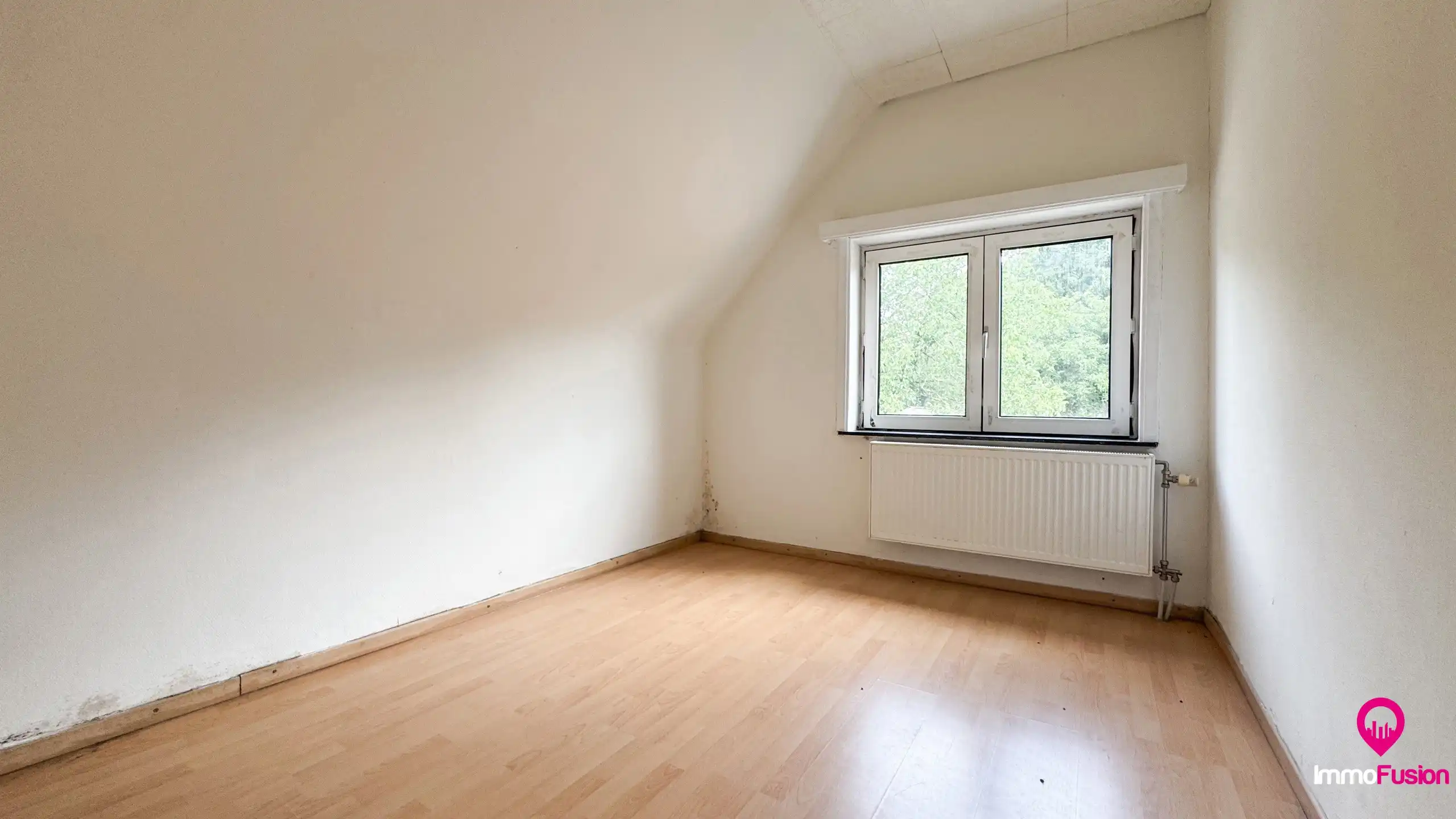 Te renoveren woning op groot perceel te Heusden-Zolder! foto 14