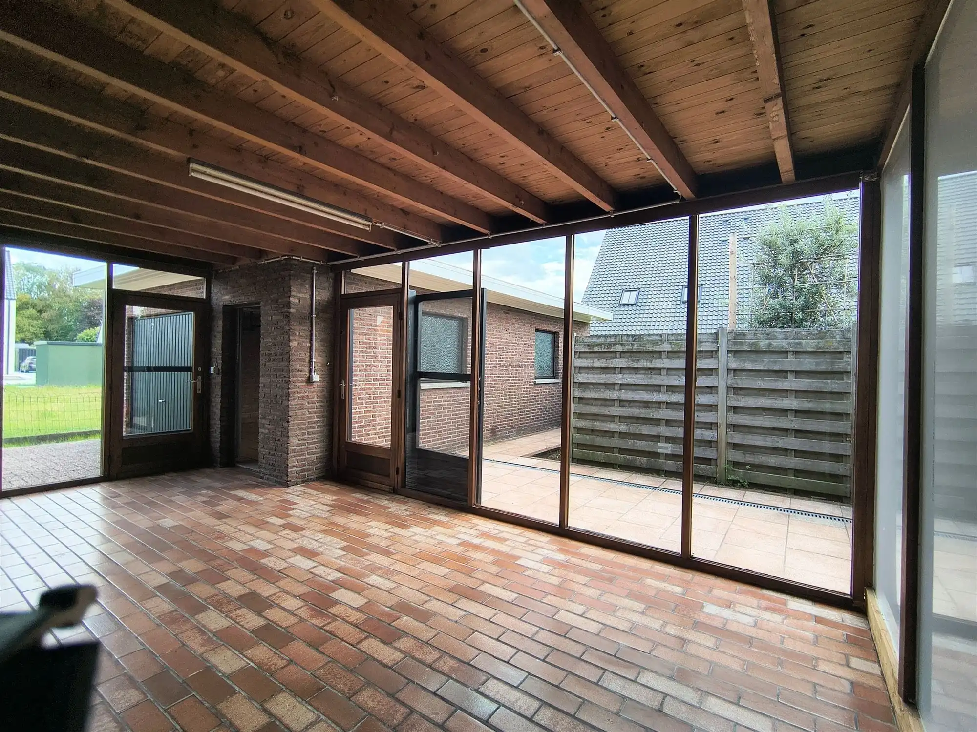 woonhuis -totaal gerenoveerd- met 2 slaapkamers, oprit en garage foto 17
