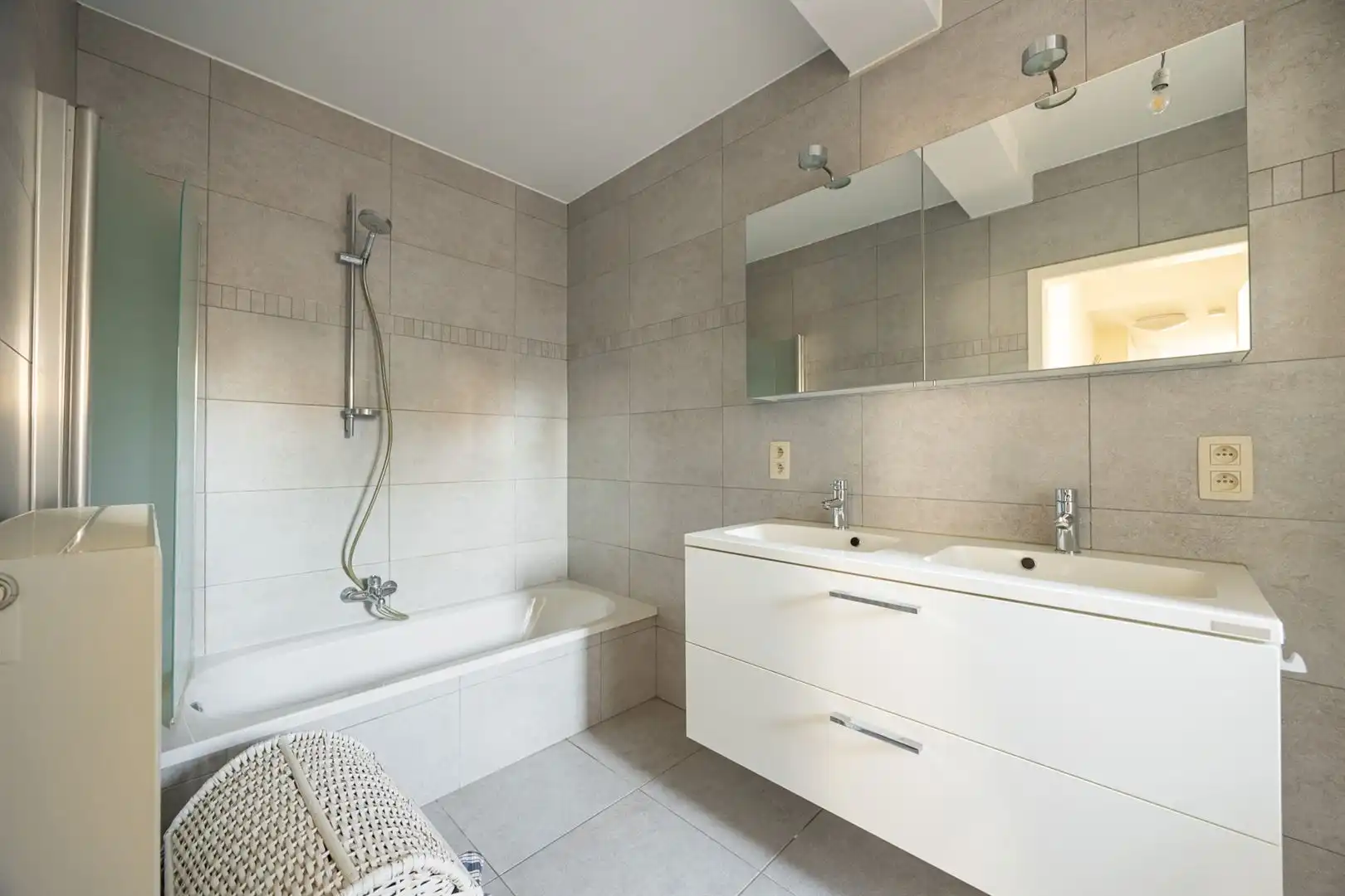 Centraal gelegen appartement! foto 11