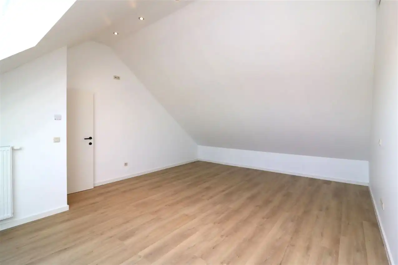 Prachtig, volledig vernieuwde woning met 3 slpk. foto 23
