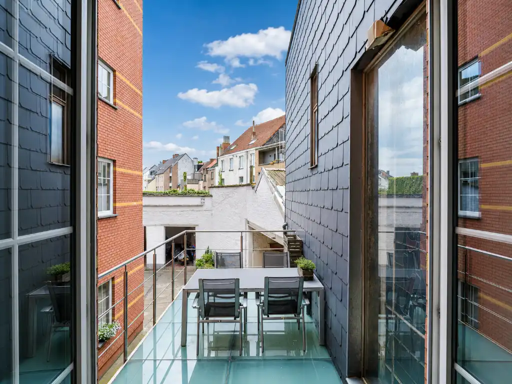 Ruime woning met drie slaapkamers en polyvalente ruimte in het historisch centrum, met zicht op het water. foto 4