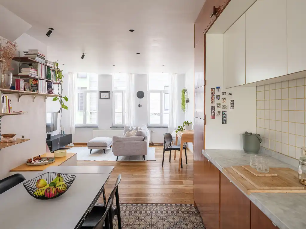 Uniek gerenoveerde, instapklare woning op fietsafstand van het stadscentrum met aangename buitenruimtes (terras en stadstuin) en 3 volwaardige slaapkamers. foto 4