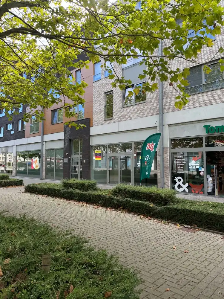 MODERN COMMERCIEEL GELIJKVLOERS MET GEBRUIK GROTE PARKING foto 11