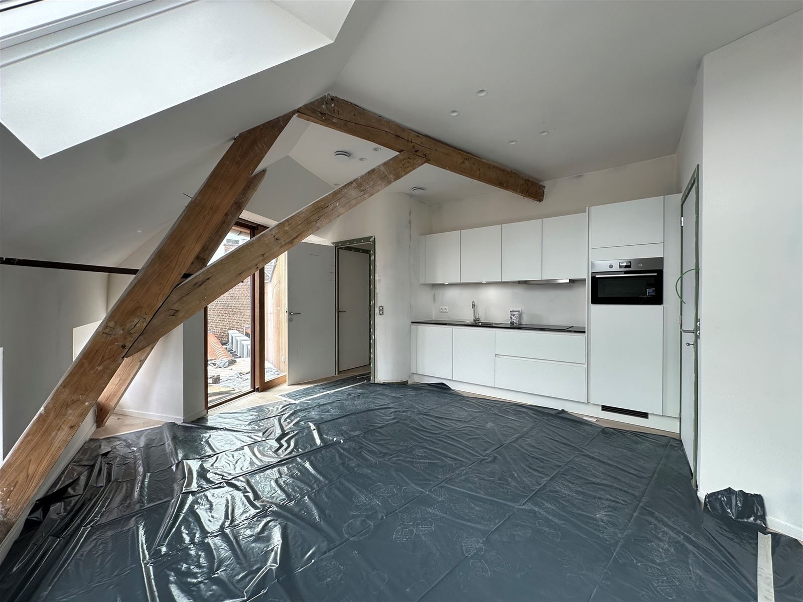 Instapklaar dakappartement te centrum Zottegem! foto 4
