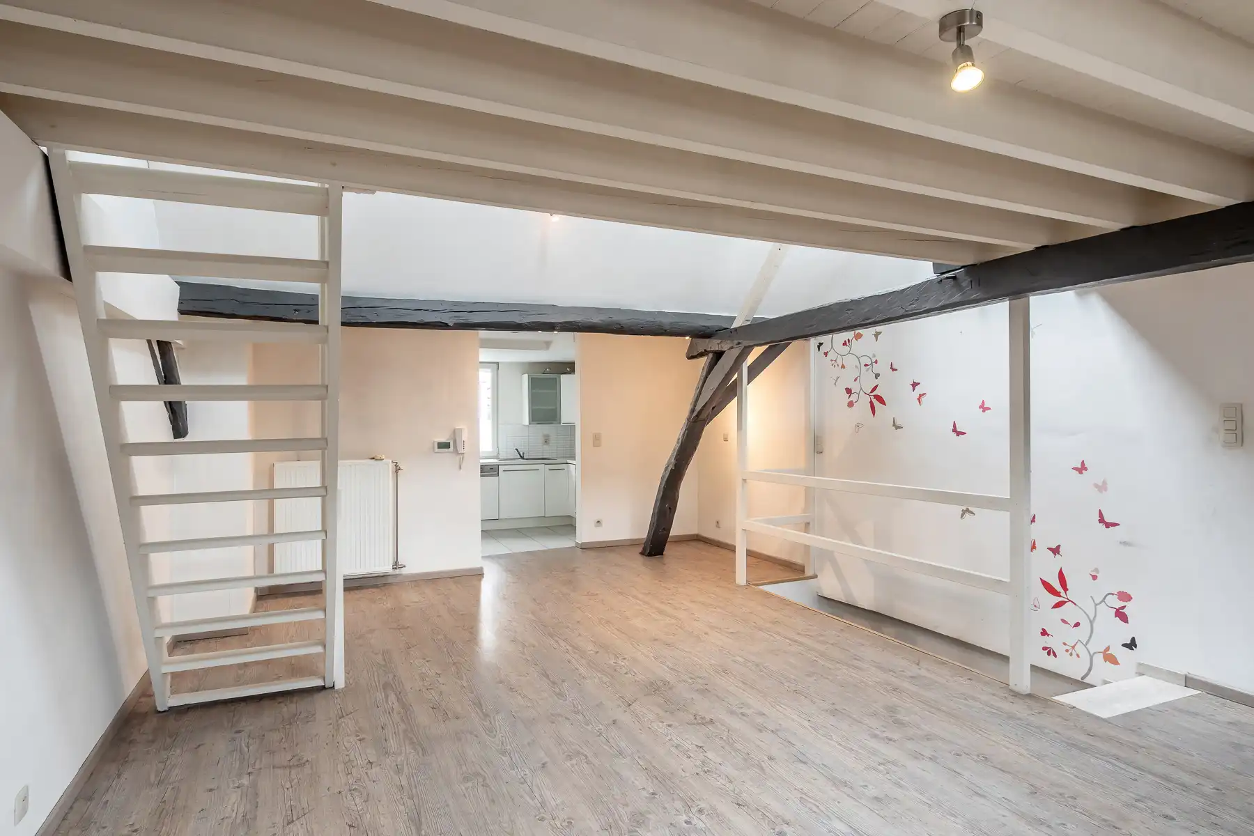 Gezellig appartement met 1 slaapkamer en garagebox in centrum Diest foto {{pictureIndex}}