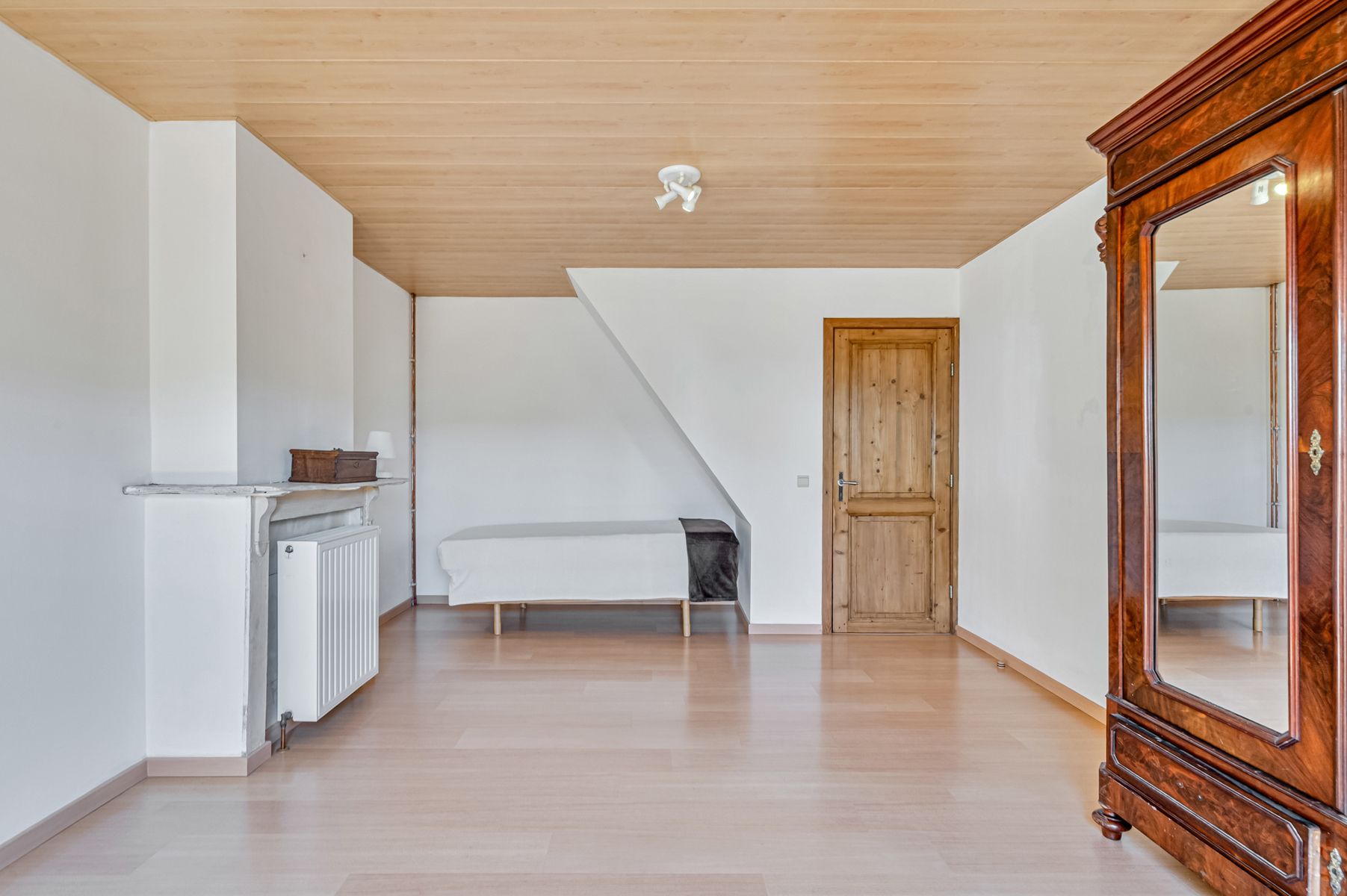 Goed gelegen, ruime gezinswoning met garage foto 14