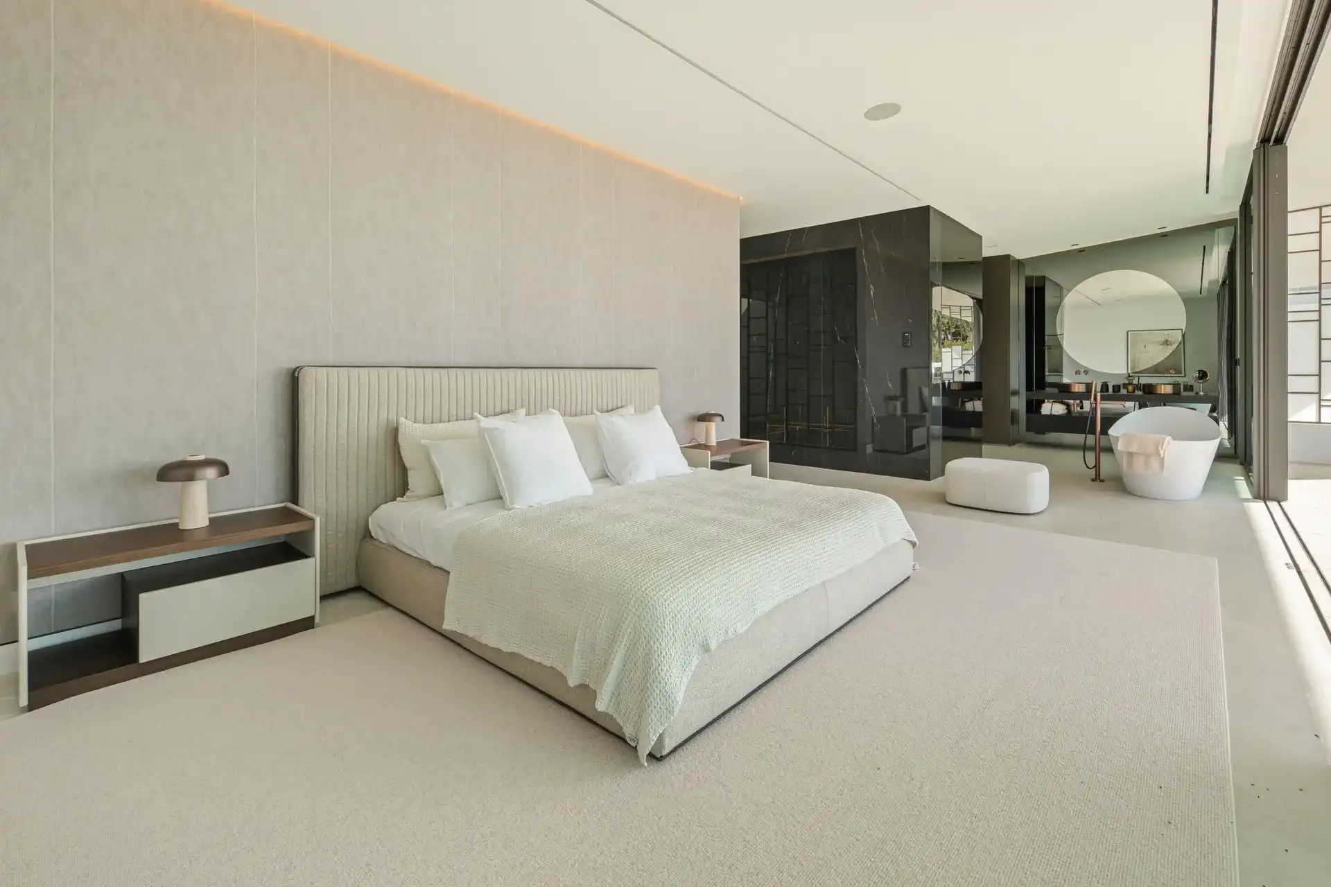 Exclusieve villa met resortgevoel in het meest prestigieuze deel van Marbella foto 27