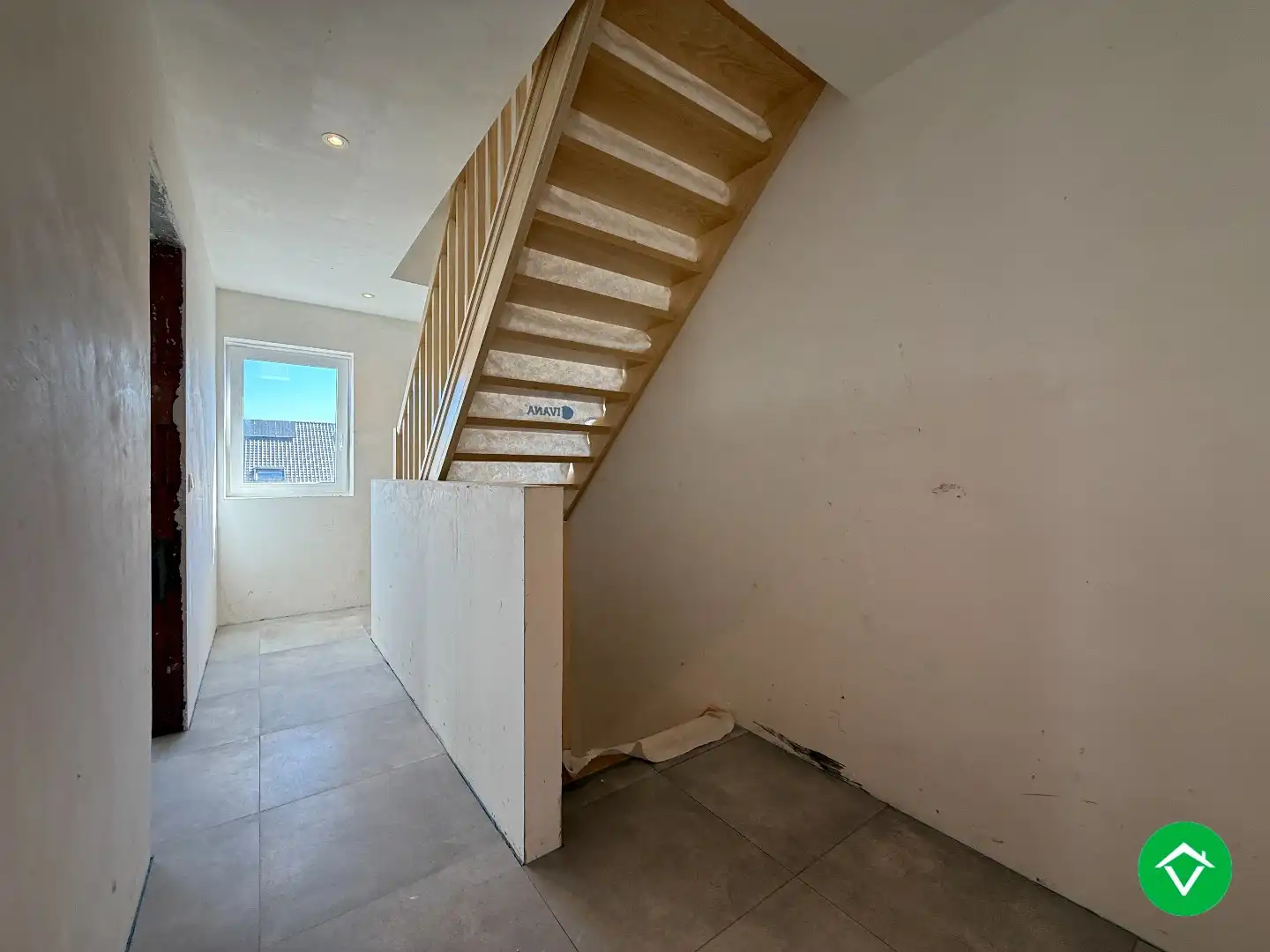 Centraal gelegen nieuwbouwwoning met 3 slaapkamers, tuin en overdekte autostaanplaats foto 9