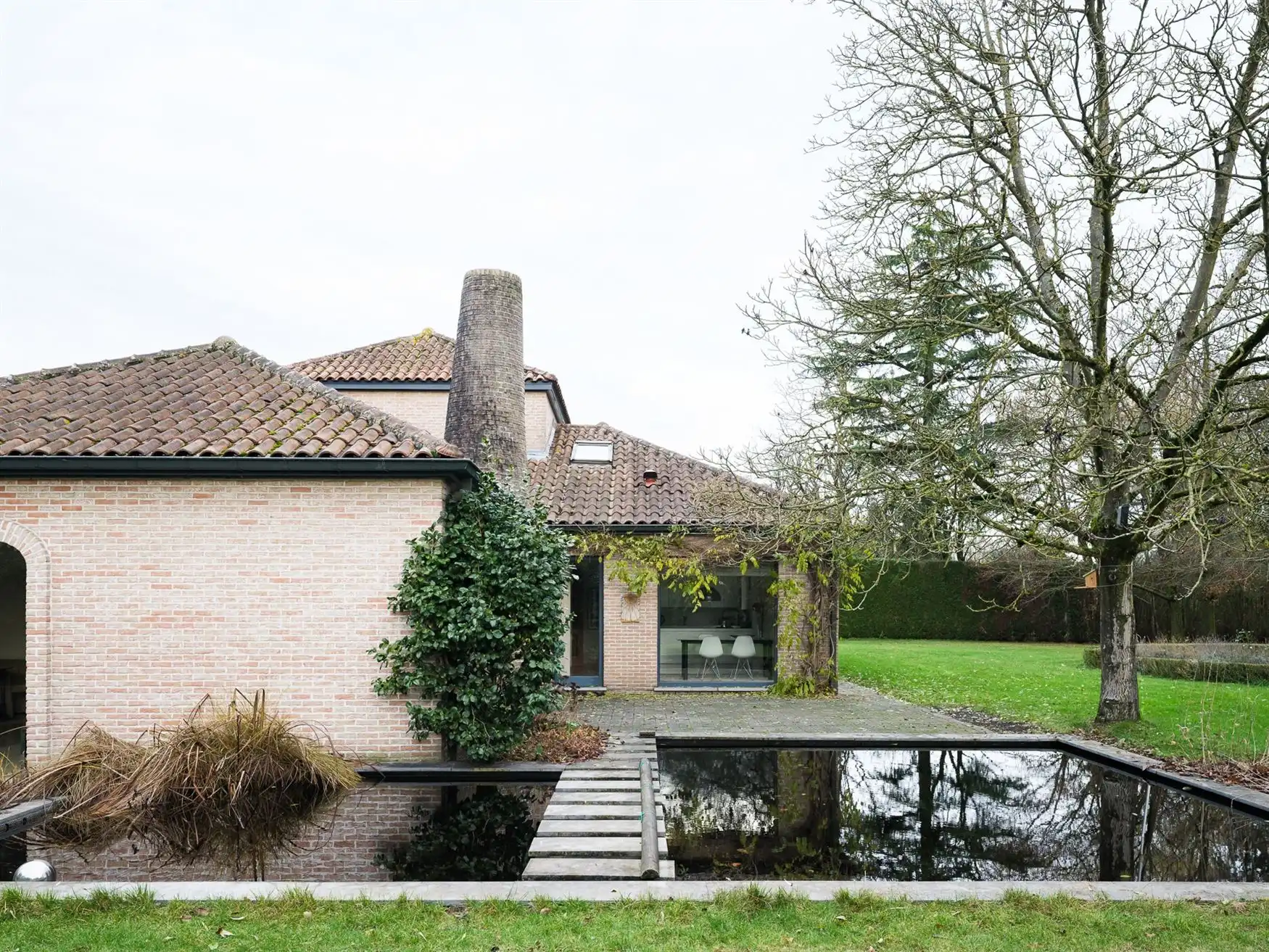 Unieke villa met prachtige tuin op een perceel van 2.764 m². foto 2