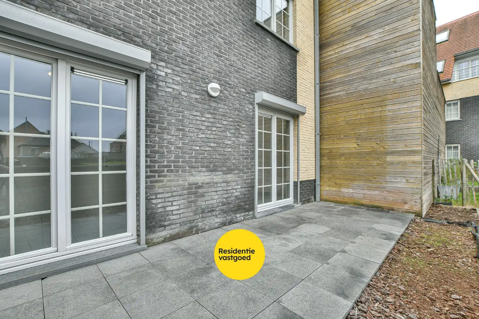 Modern gelijkvloers appartement met 2 slaapkamers– op slechts 500m van strand en zee! foto 11