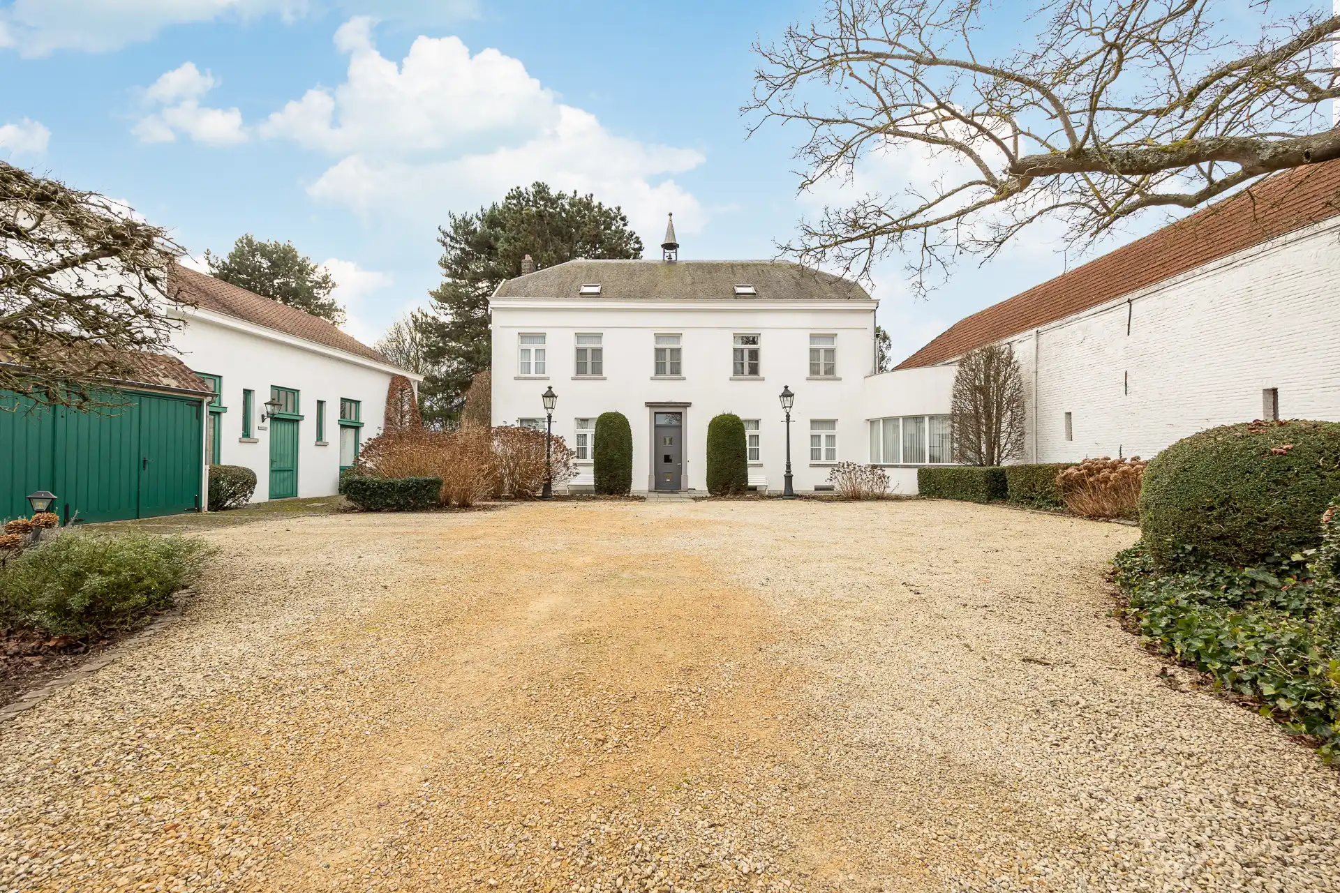 Hoofdfoto van de publicatie: Prachtige, exclusieve burgerwoning in het centrum van Meise