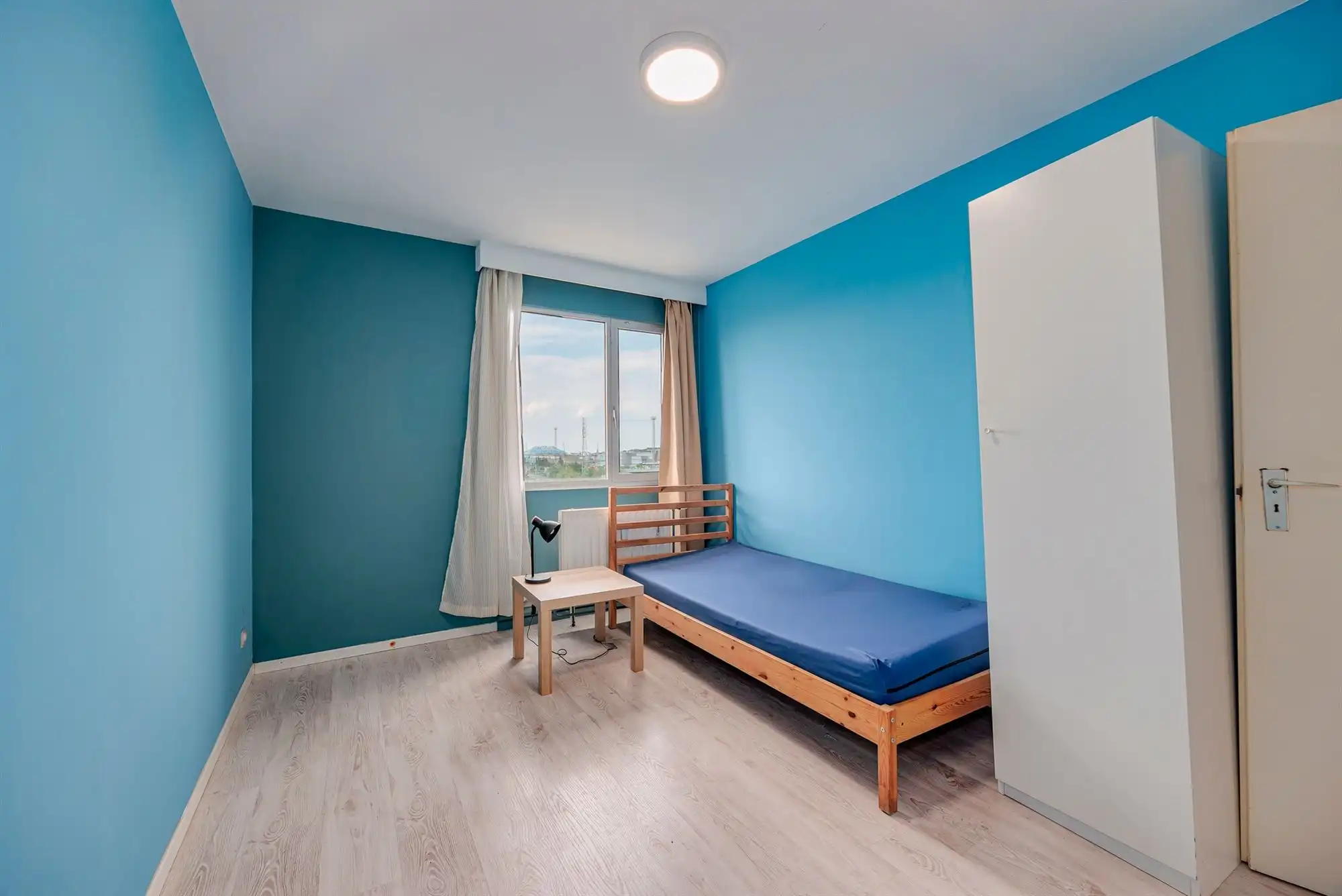 Op te frissen 2-slaapkamer appartement met terras foto 8
