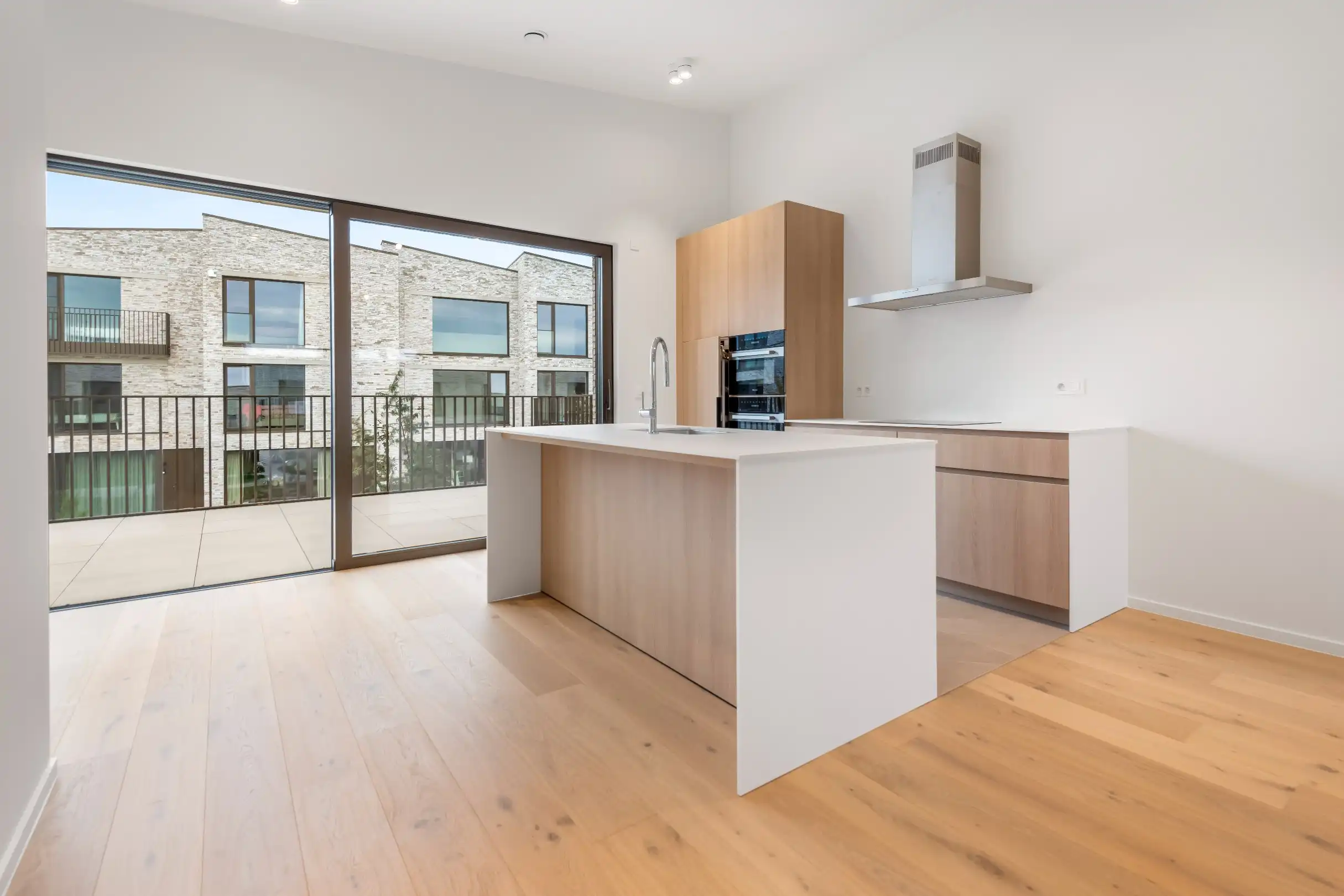 Moderne nieuwbouwwoning met ruime terrassen en ondergrondse dubbele garagebox foto 8