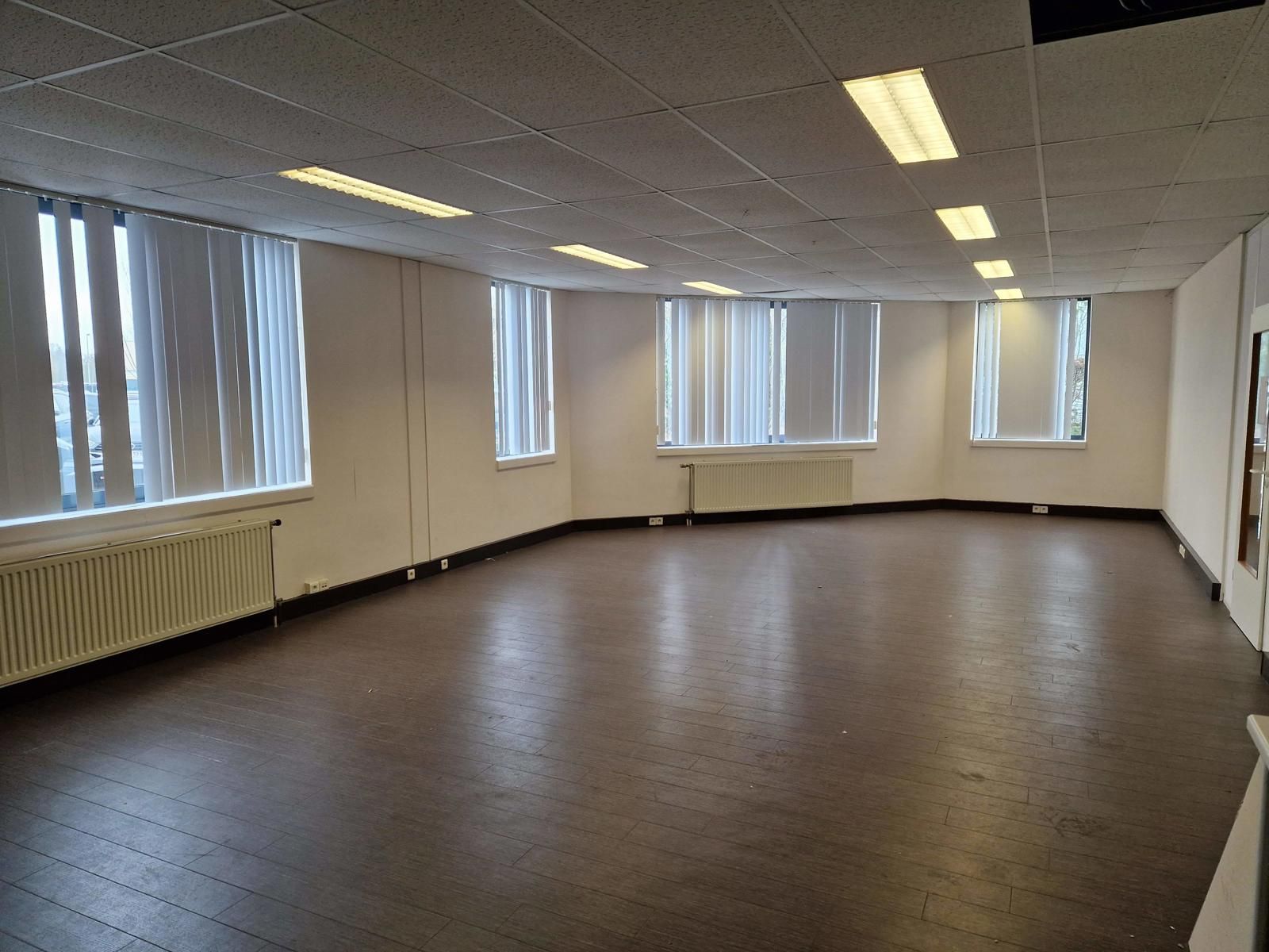 Bedrijfsunit te huur op centrale locatie in Aartselaar foto 7