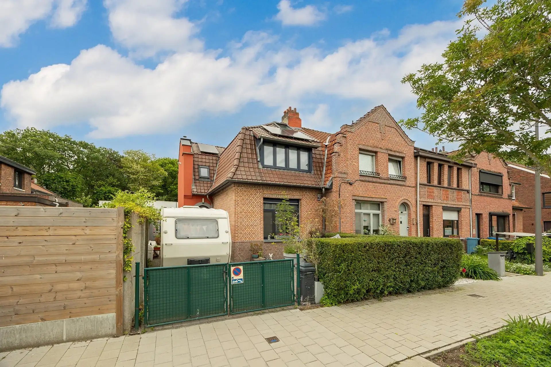 Instapklare halfopen woning met zonnepanelen in de Tuinwijk foto 30