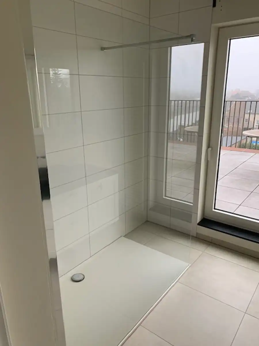 Centraal gelegen tweeslaapkamer appartement met groot terras foto 10