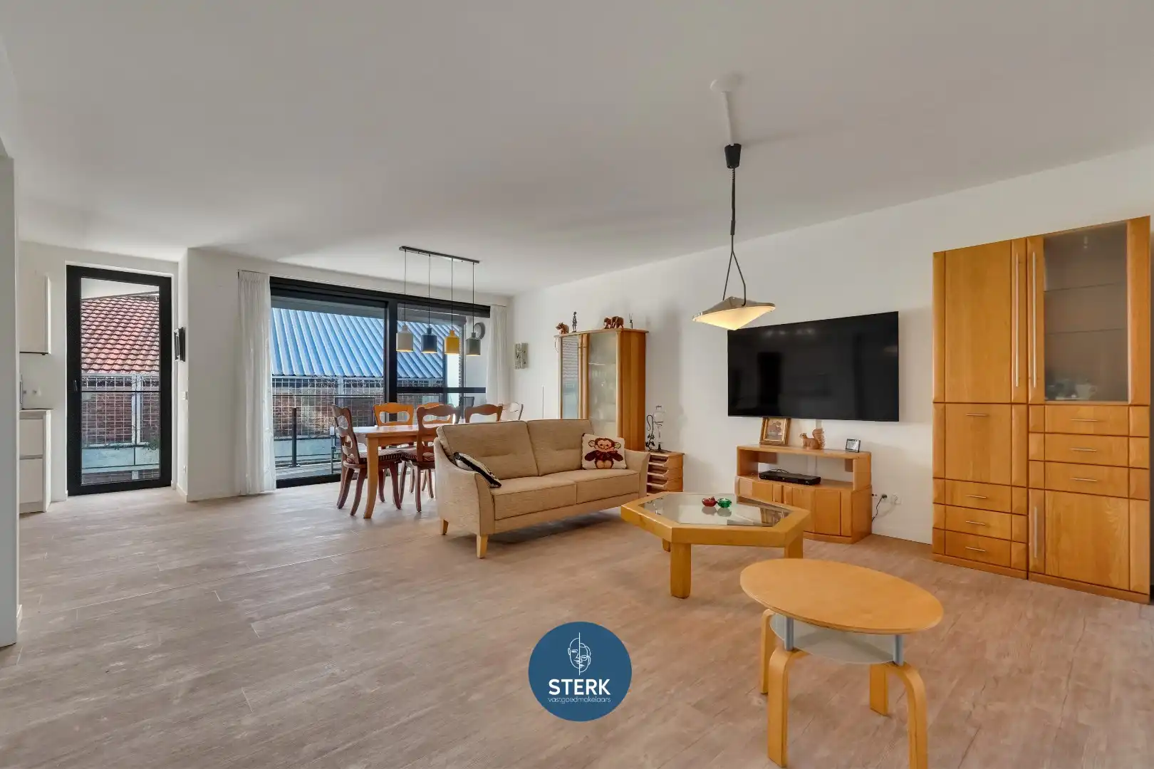 RECENT APPARTEMENT INCLUSIEF PARKING + 2 BERGINGEN IN CENTRUM LANAKEN !  foto 2