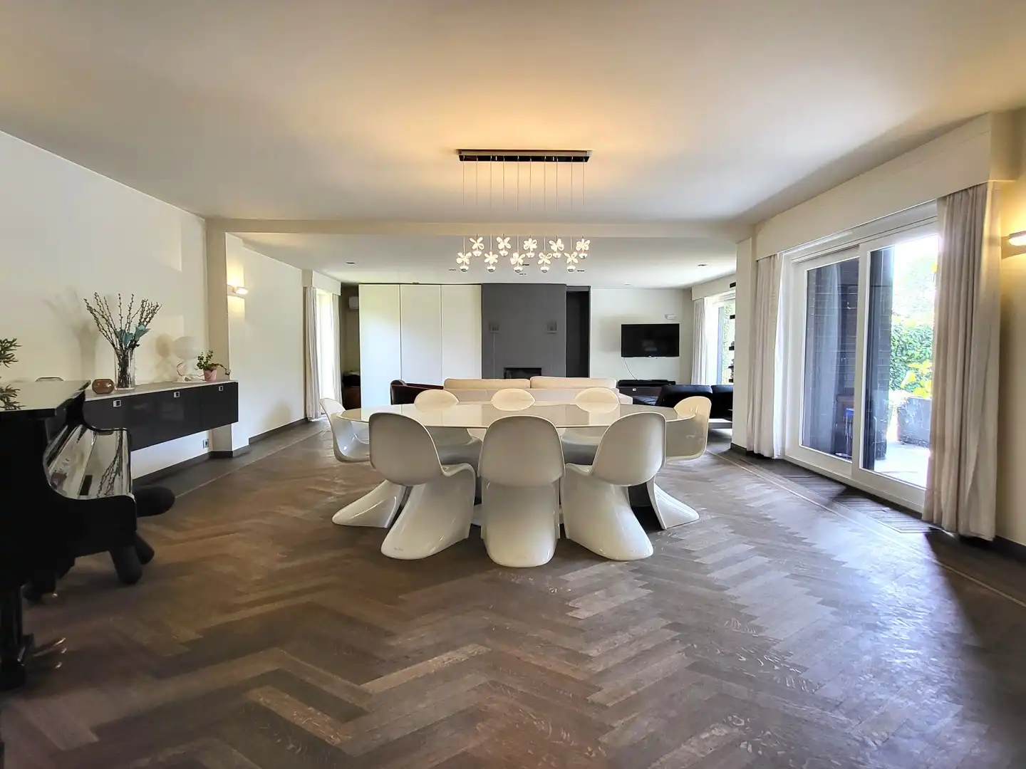 Exclusief wonen & ondernemen: imposante villa met volwaardige praktijk en aparte toegang op commerciële topligging, een perceel van 1.139 m² en met maar liefst 532 m² bewoonbare oppervlakte. foto 11