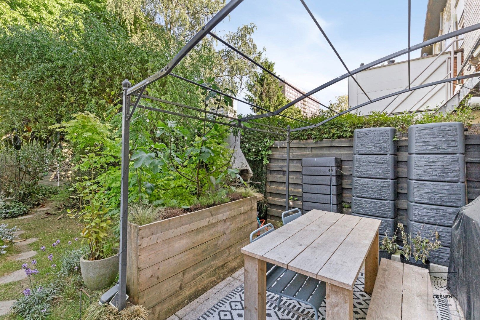 Instapklare bel-étage woning van 158 m² met drie slaapkamers op toplocatie te Linkeroever! foto 15