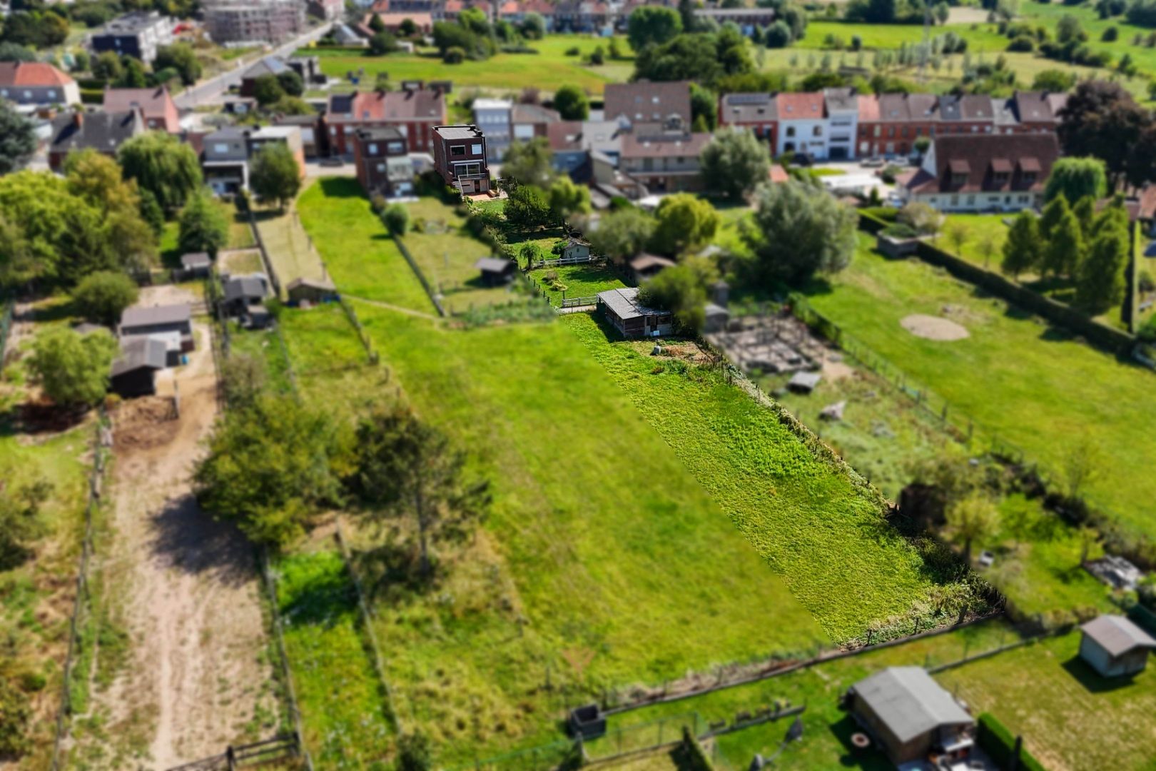 Woning met 3 slaapkamers en grote dubbele garage op prachtige locatie. foto 28
