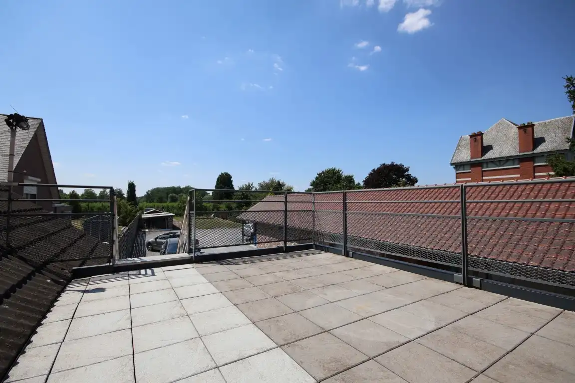 Appartement met 2 slaapkamers, dakterras en parkeer gelegenheid. foto 13