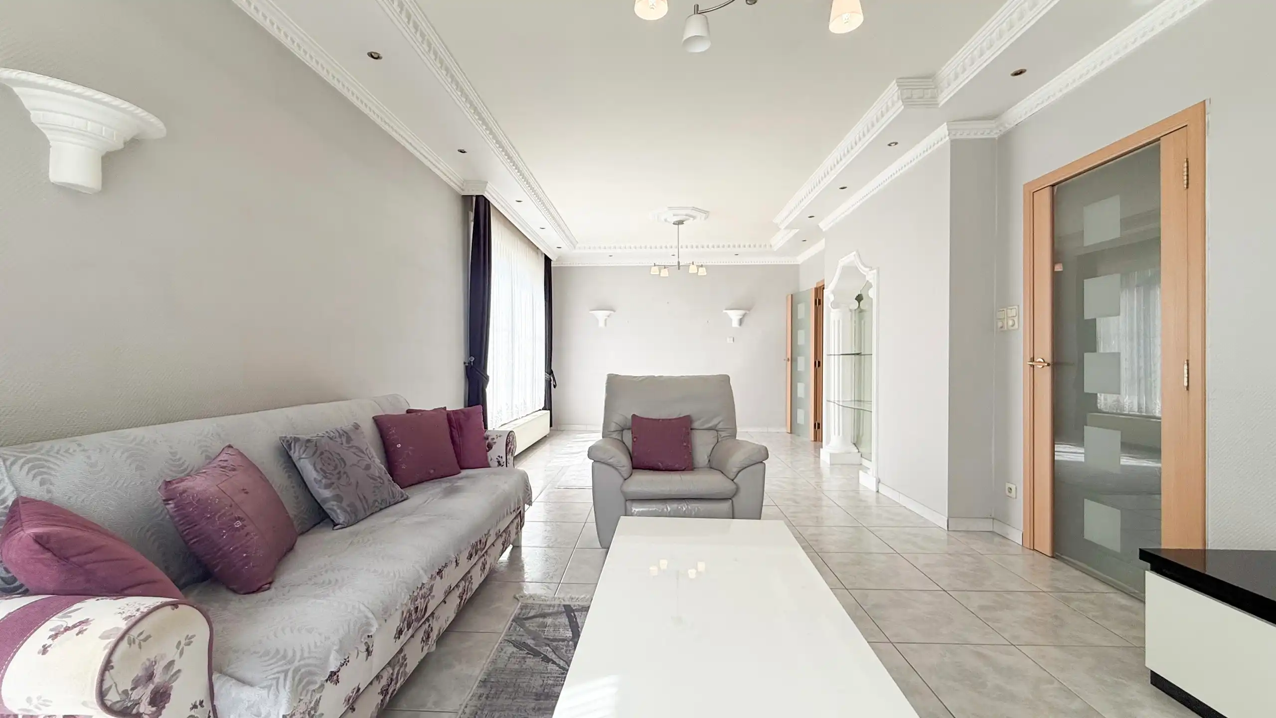 Ruime woning met 4 SLPK op een toplocatie! foto 5