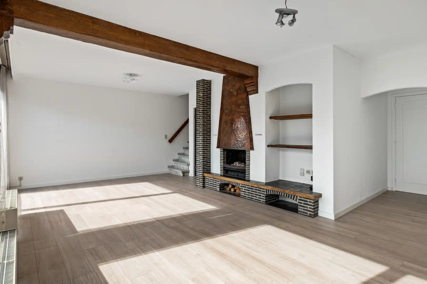 Stijlvol duplex appartement met 2 slaapkamers en garagebox foto 2