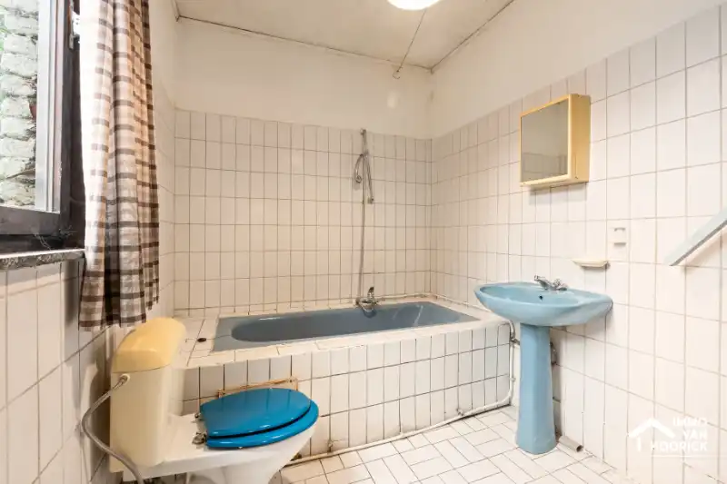 Te renoveren woning aan de stadsrand op 390m² grondoppervlak! foto 9