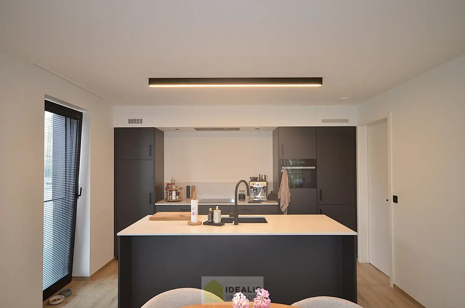 IDEALIS VASTGOED – INSTAPKLAAR APPARTEMENT MET KELDERBERGING EN ONDERGRONDSE AUTOSTAANPLAATS foto 11