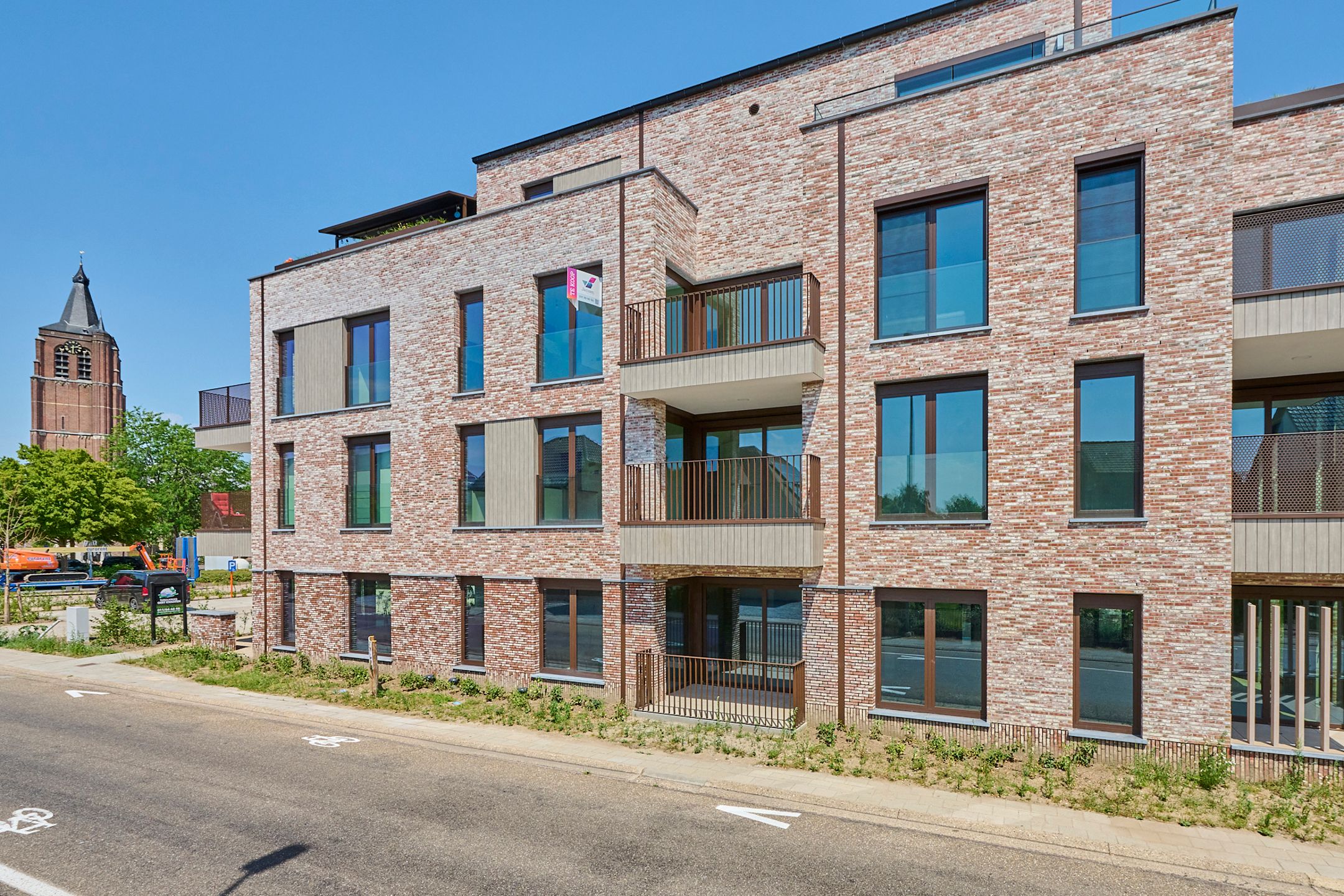 Commercieel pand of kantoor met parkeerplaatsen! foto 2