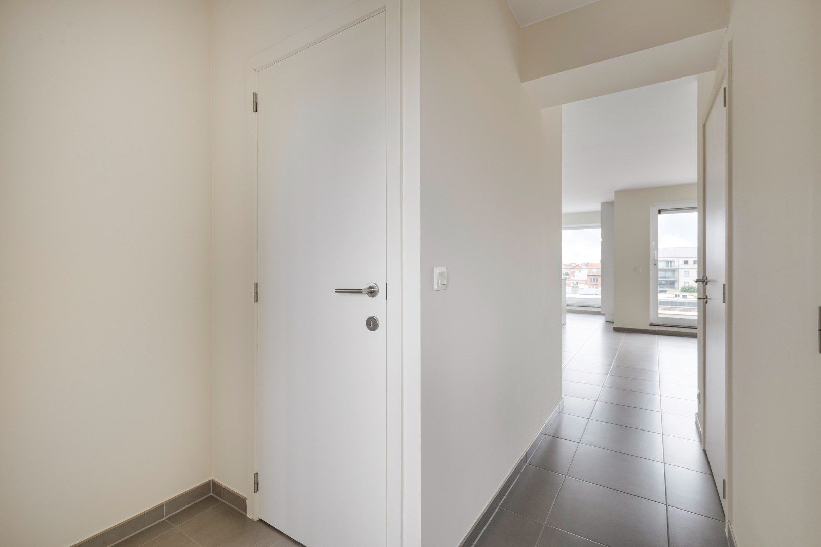 Mooi recent appartement met groot terras en garage! foto 8