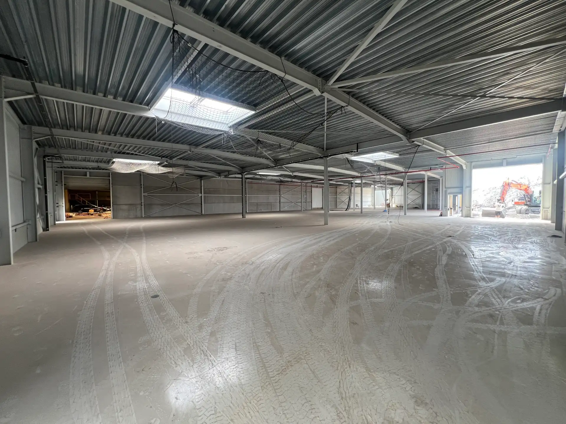 Bedrijfsgebouw op toplocatie in Houthalen, direct aan de E314 foto 3