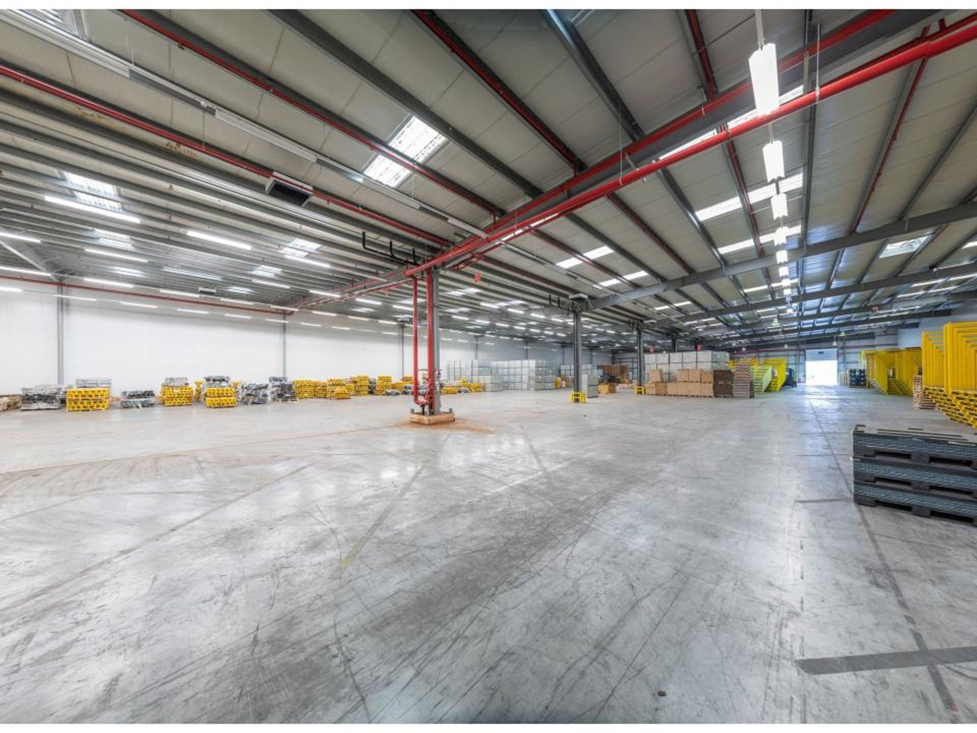 Magazijn te huur foto 2